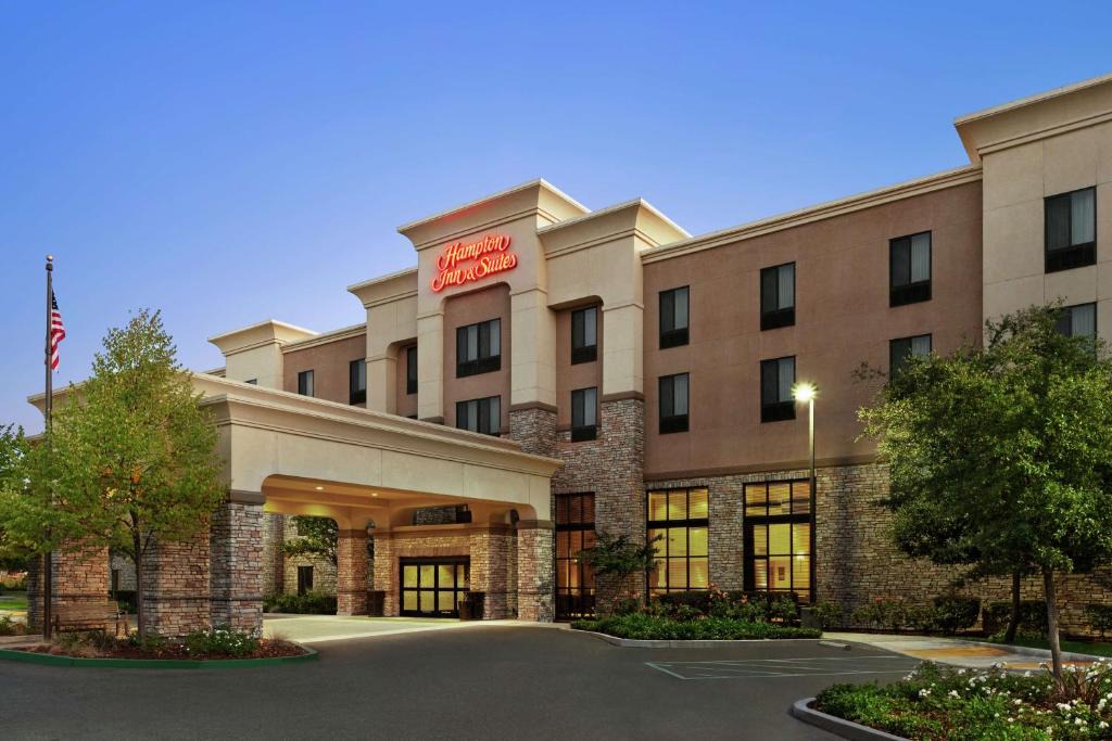 West Sacramento Hotel | Hampton Inn & Suites West Sacramento