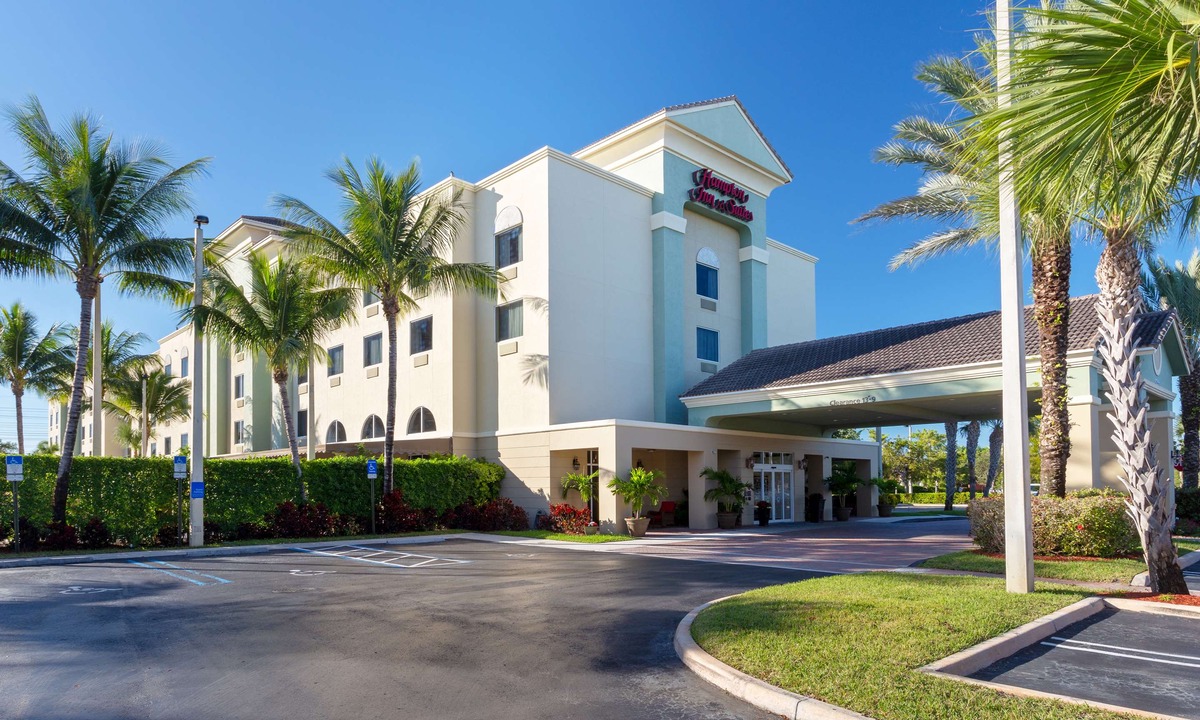 Wellington Hotel | Hampton Inn & Suites Wellington