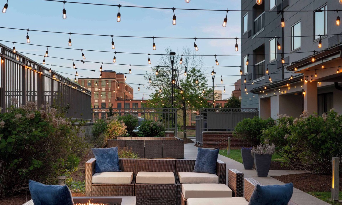 Worcester Hotel | Hampton Inn & Suites Worcester