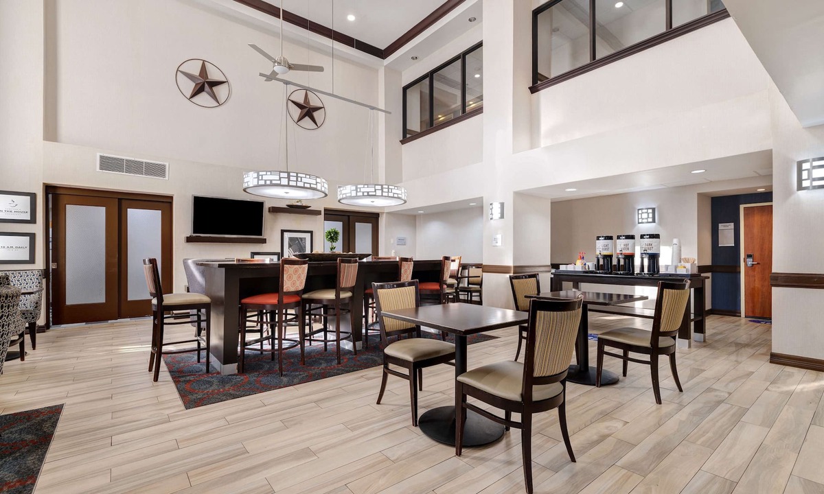 Victoria Hotel | Hampton Inn Victoria