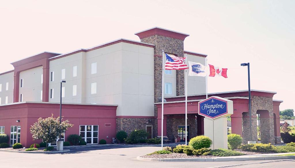 Watertown Hotel | Hampton Inn Watertown