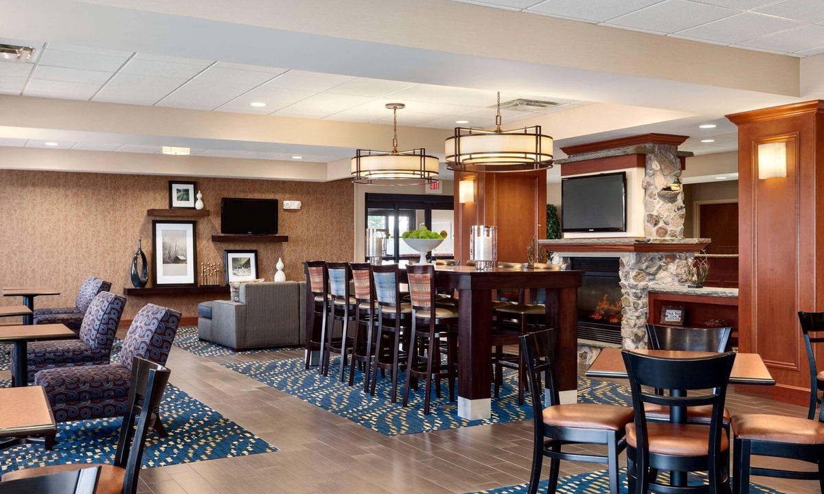 Watertown Hotel | Hampton Inn Watertown