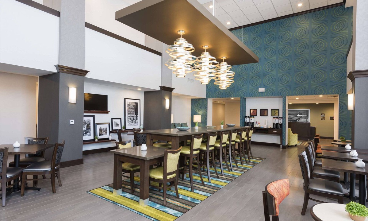 Westfield Hotel | Hampton Inn Westfield