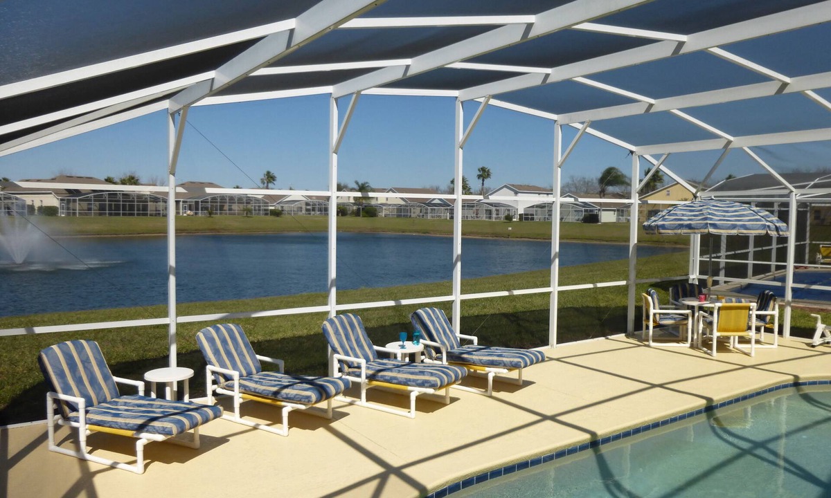 Davenport Villa | Hampton Lakes Luxury 4 Bed Villa, Games room, FREE Internet access, Lake View