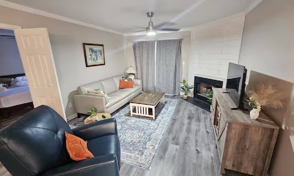 Harbison House | Hampton Oaks Hideaway