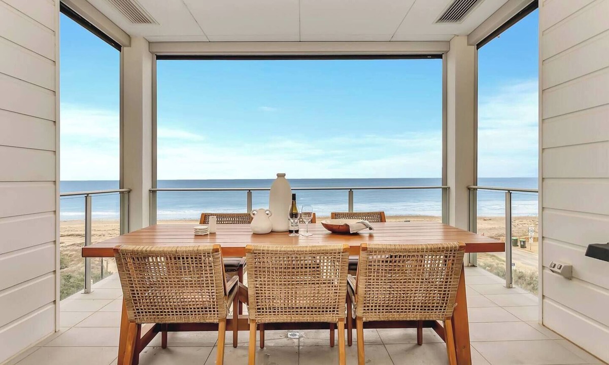 Moana Apartment | Hamptons at Moana Panoramic Beachfront Living