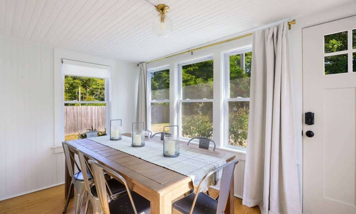 East Quogue House | Hamptons Cottage, Sleeps 7