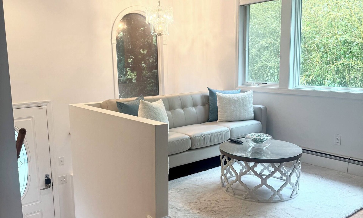 Hampton Bays House | Hamptons Getaway 3 Bed 2 Bath with Hot Tub