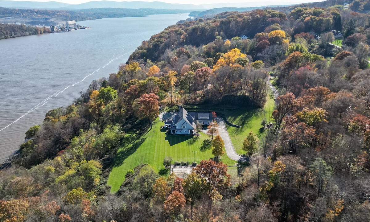 Town of Marlborough House | Hamptons on the Hudson: Pool, SPA, BBQ, Views!