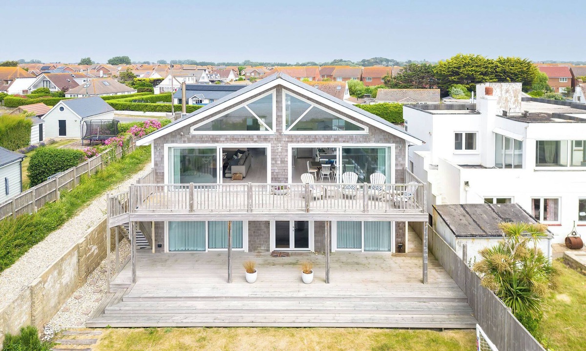 Wittering House | Hamptons Style Lux Beach house