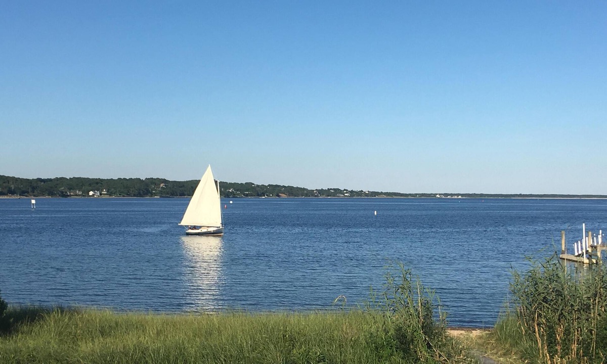 Hampton Bays Cottage | Hamptons Waterfront- Great Location!