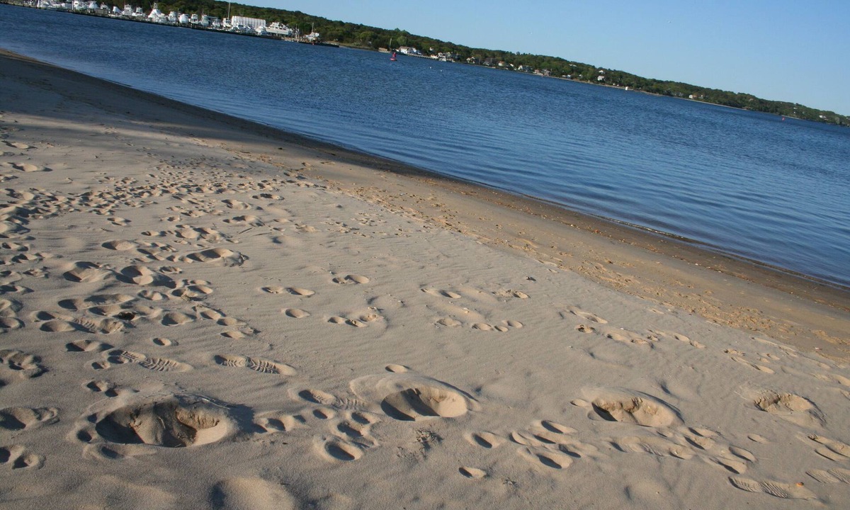 Town of Southampton House | Hamptons Waterfront- On A Sandy Beach- Relax & Getaway! (SH)