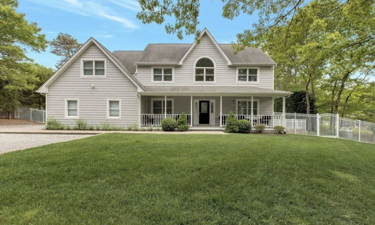 Hampton Bays Villa | Hamptons Wellness villa with Pool and Hot tub