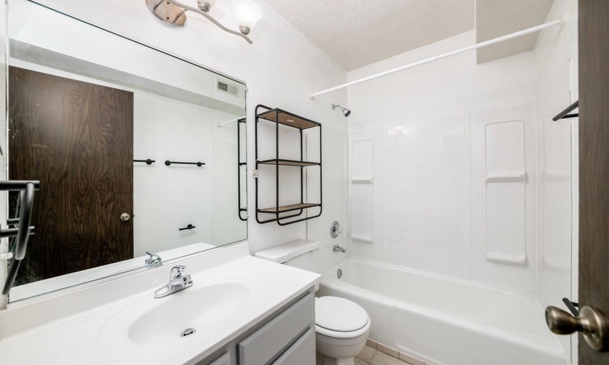 Northwest Columbus Apartment | Hancock Park Spacious 2beds w/free WiFi & parking