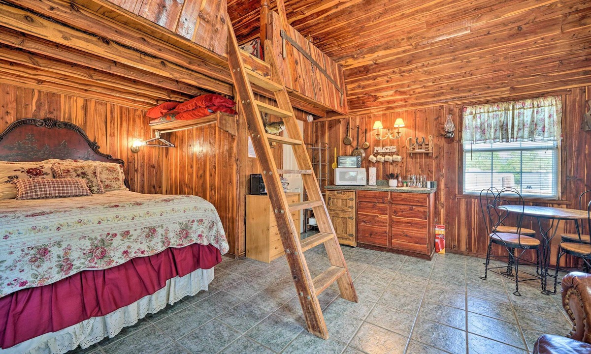 Nashoba Apartment | Hand-built 'black Fork Cabin 2' w/Fire Pit!