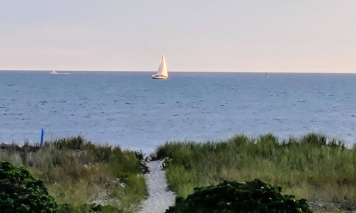 North Truro House | HANDICAP ACCESSIBLE SPECTACULAR VIEWS OCEAN FRONT 4 BEDROOM 3 BATH SLEEPS 8-10