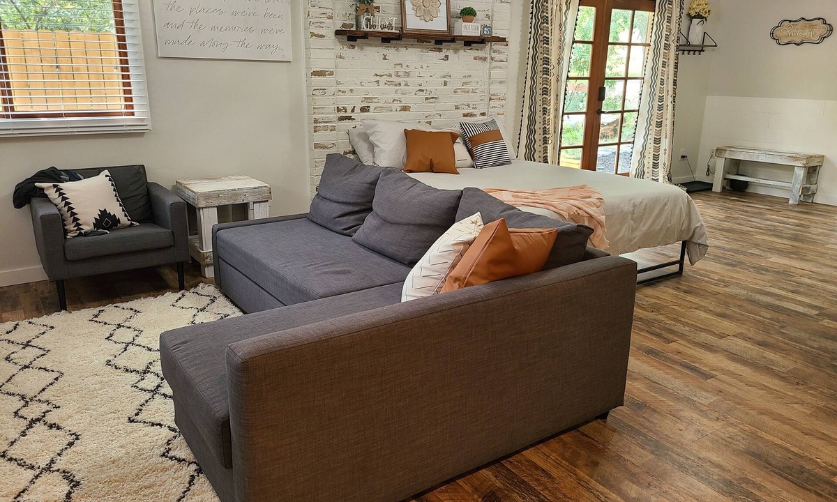 Broadmoor Apartment | Haney Hideaway