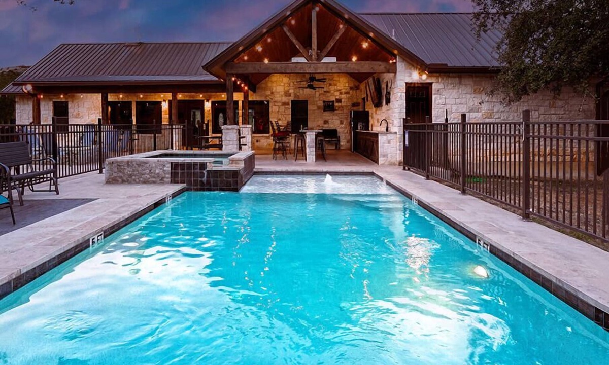 Sabinal House | Hang Your Hat, Private pool, Free Golf @ Frio River Vacation Rentals
