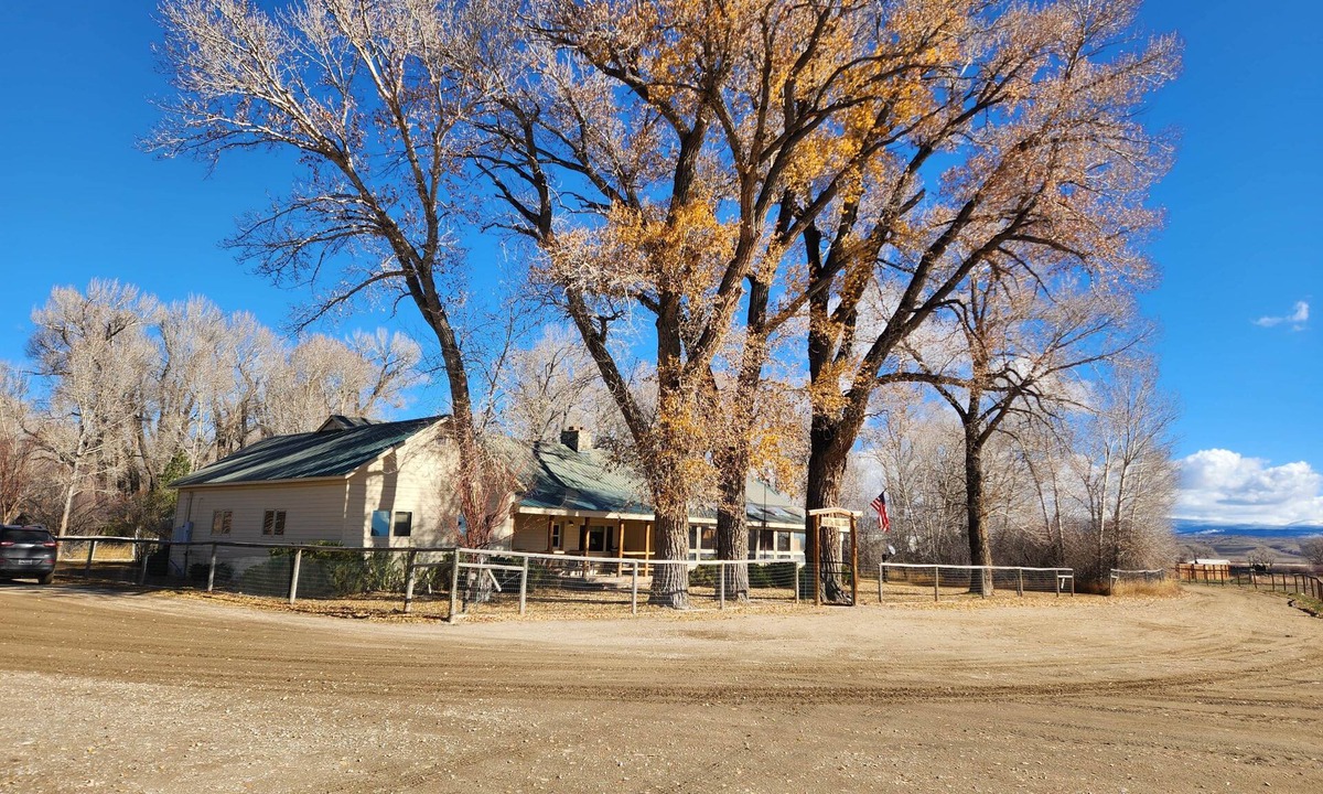 Carbon County House | Hanging Bull Lodge in Encampment, WY