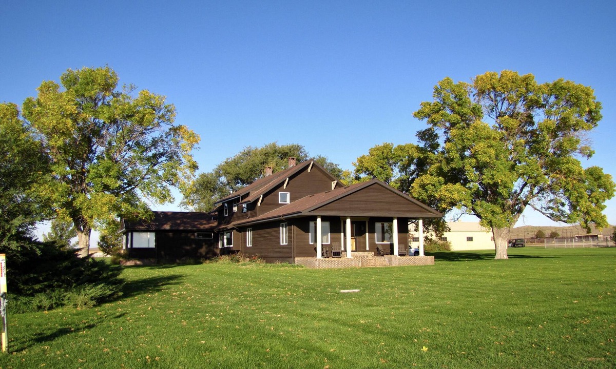 Lincoln County House | Hanging H Lodge in Sutherland, NE