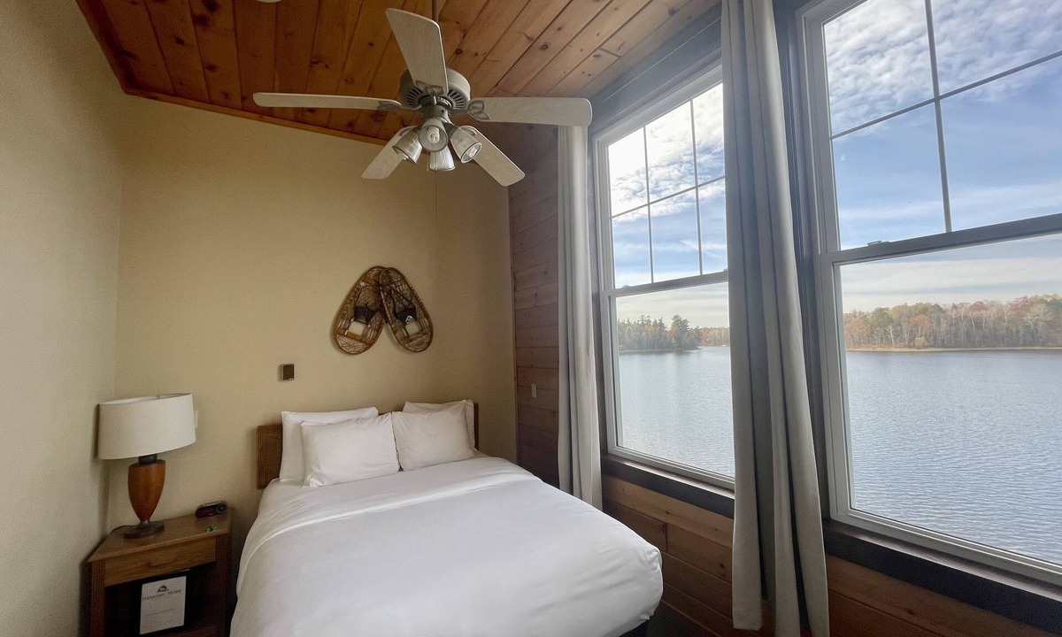 Barnum Hotel | Hanging Horn Lakeside Resort