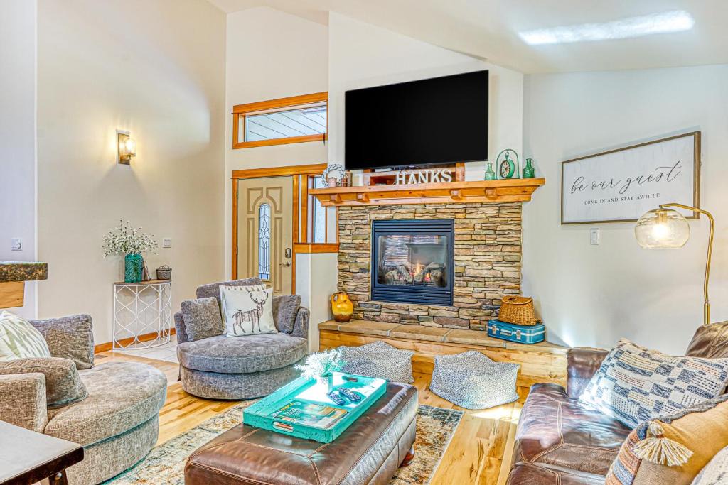 Three Rivers House | Hank's Hideaway