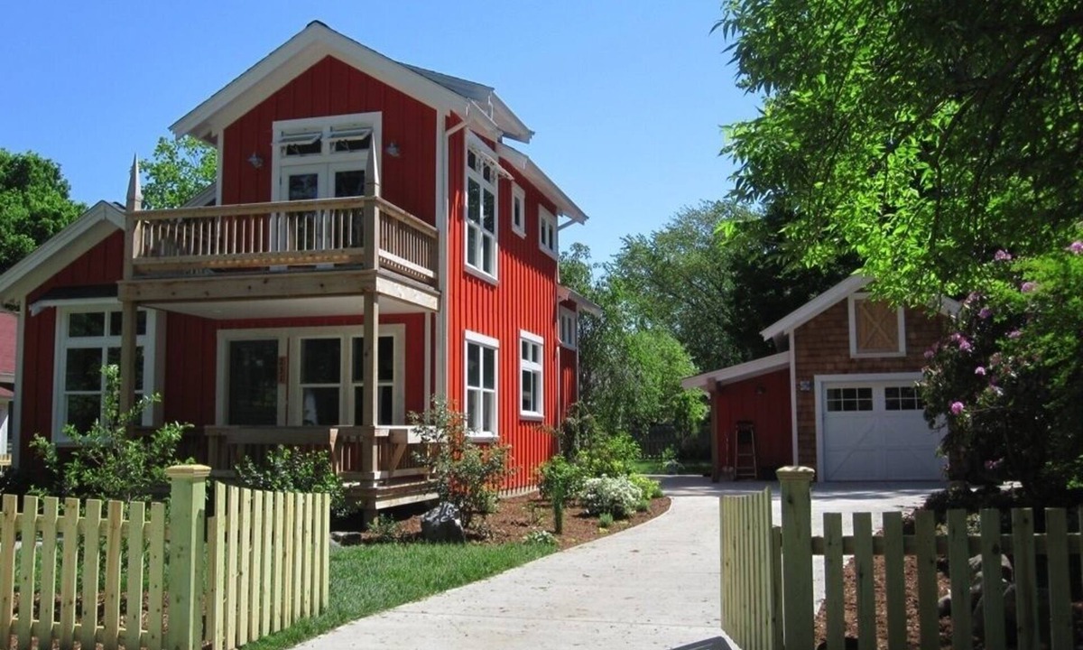Saugatuck House | Hansel And Gretel Cottage in downtown Saugatuck