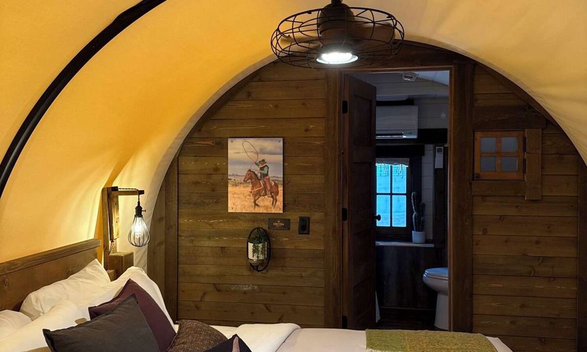 Pinnacles Entrance Badlands Hotel | Hansen Inn and Cabins