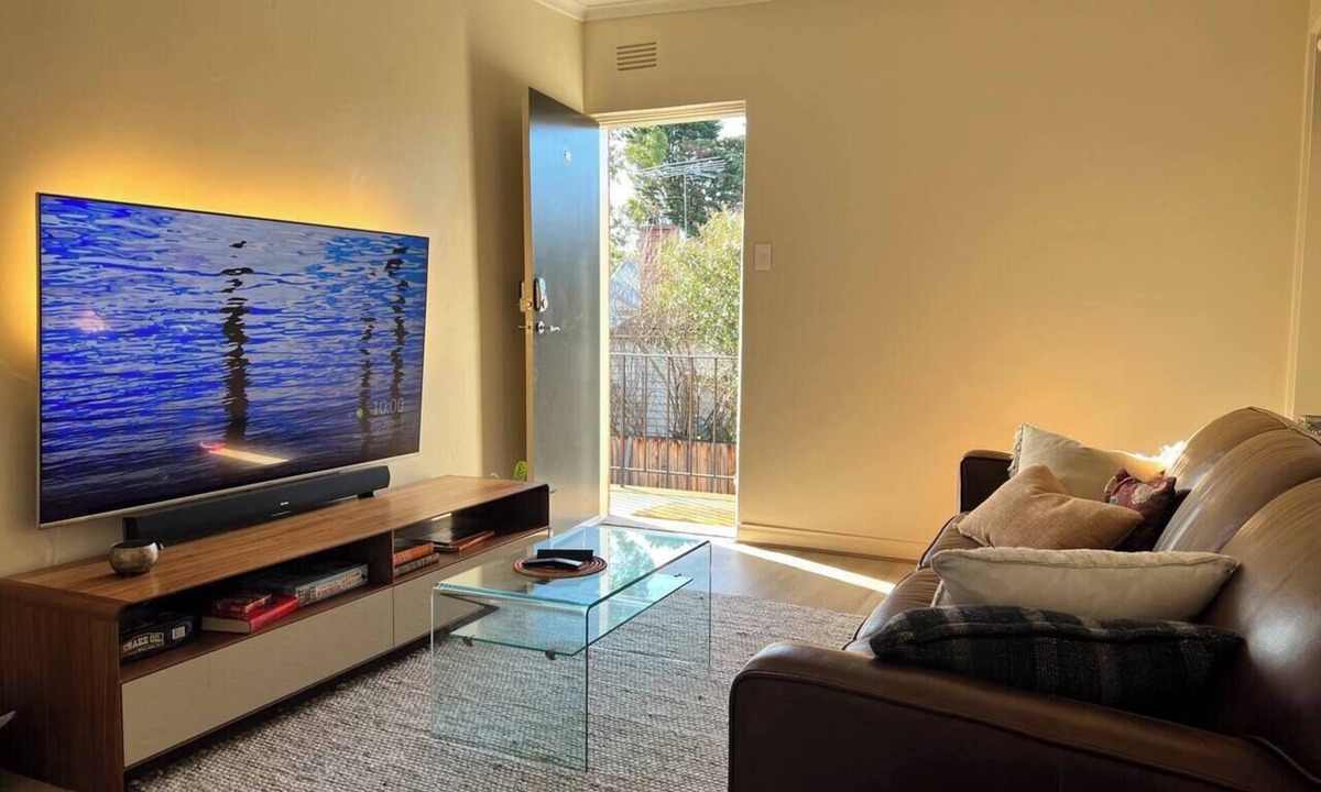 Thornbury Apartment | Happening Harold Street!