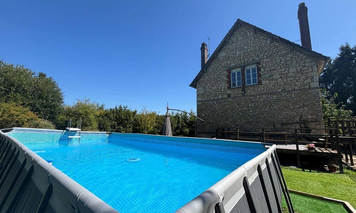 Saint-Jouin-de-Blavou House | Happiness is in the perch