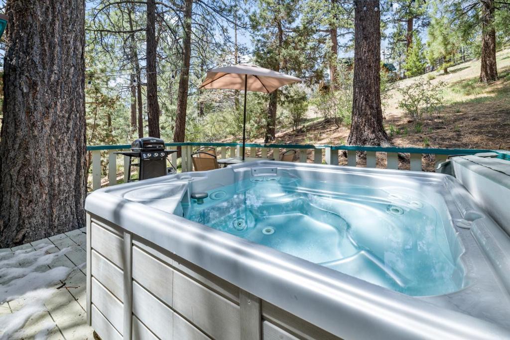 Upper Moonridge House | Happy Bear by Big Bear Cool Cabins