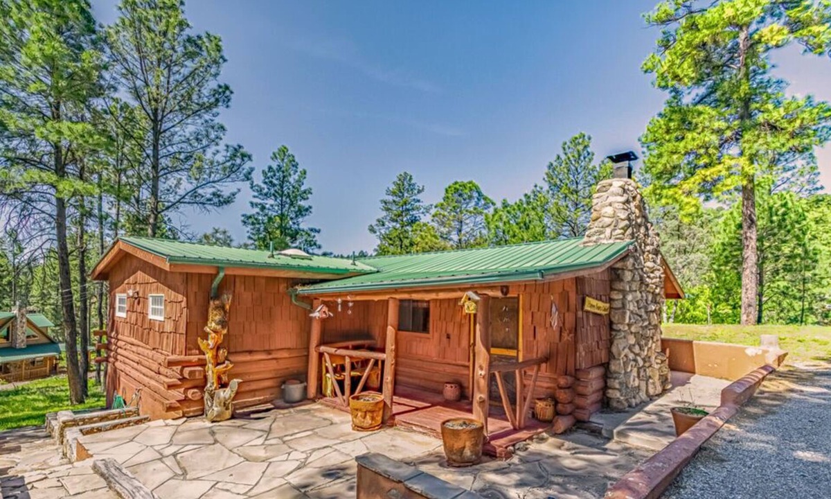 Ruidoso Cabin | Happy Bears Cabin | Beary Cozy Getaway w/Fireplace & Forest Views