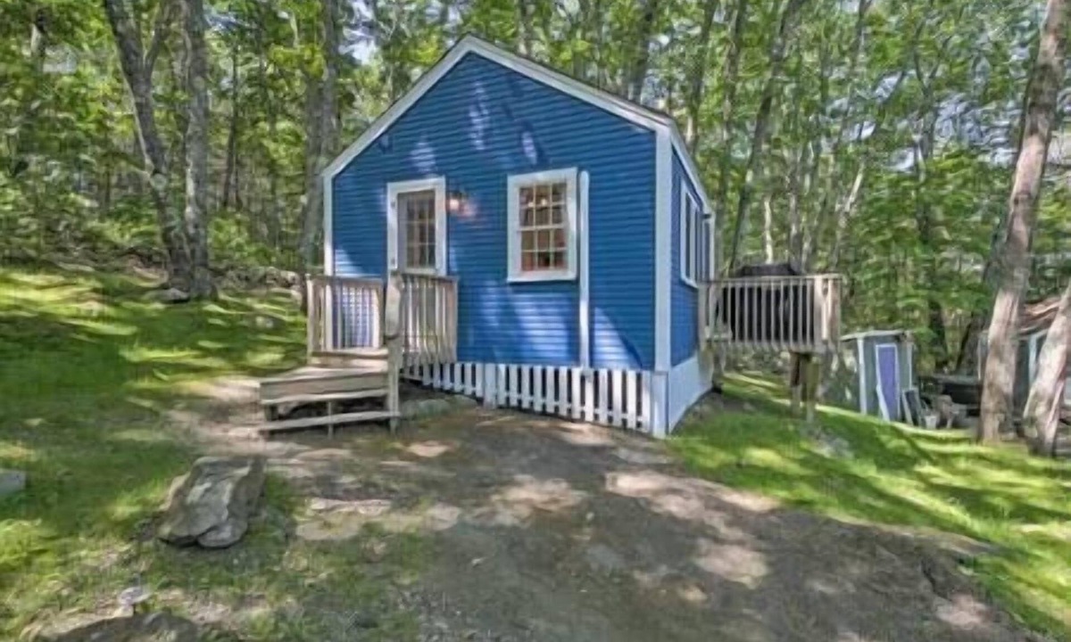 Edgecomb Cottage | Happy Cottage Near Everything 11