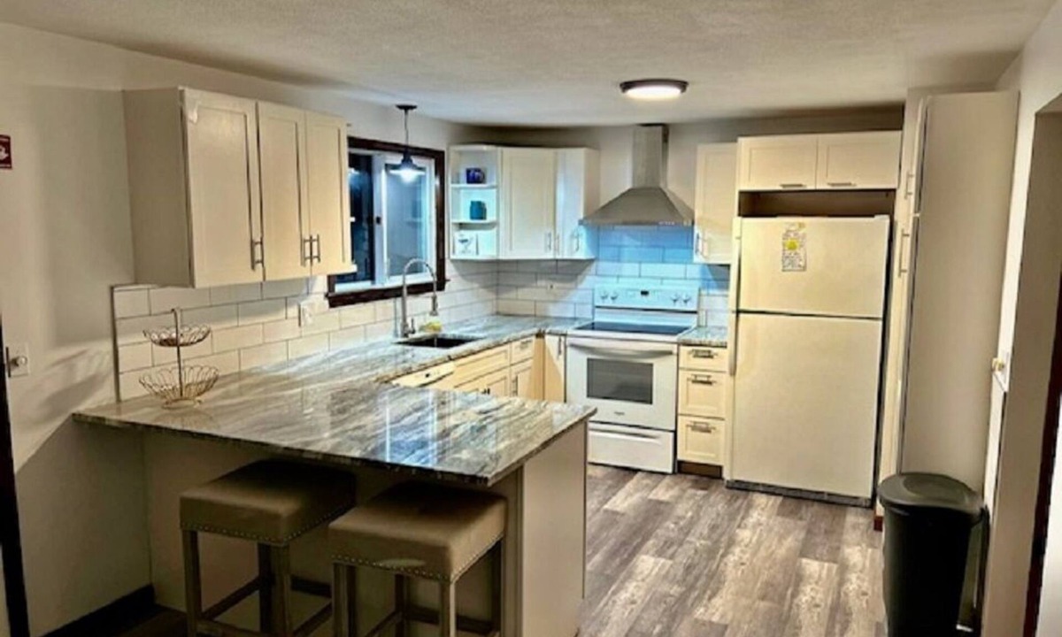 Forestdale House | HAPPY ESCAPE a super comfy cozy space in a quiet intimate setting.