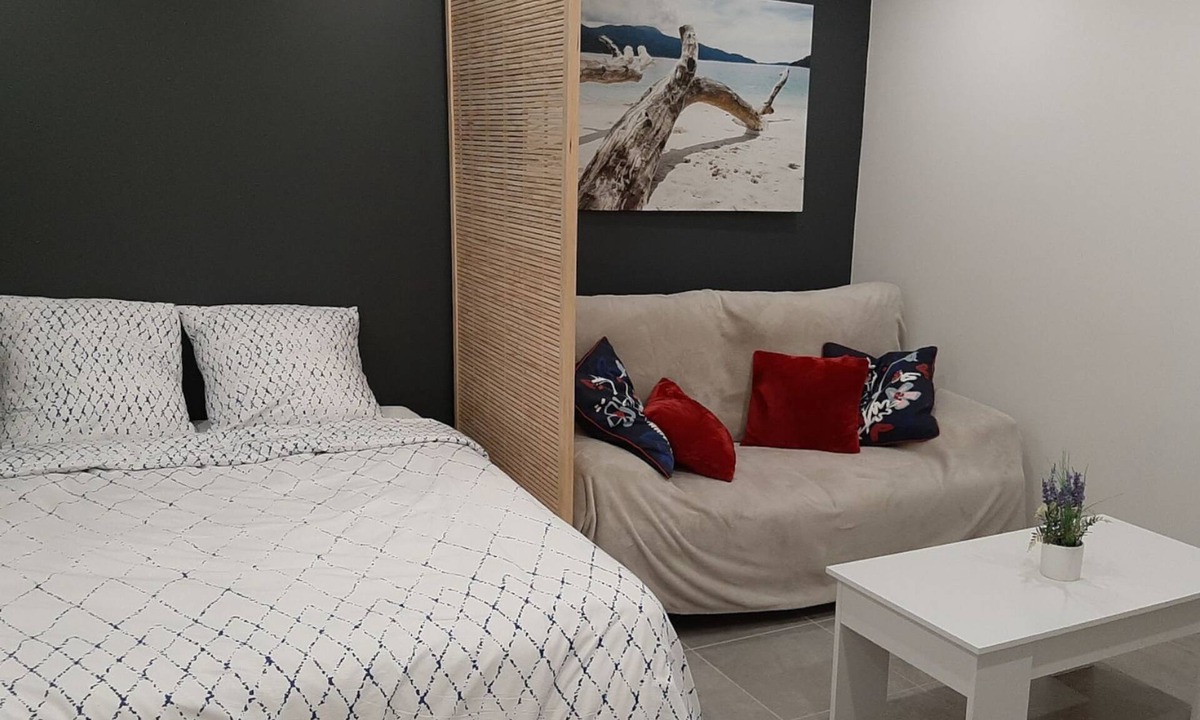 Lunel Bed & Breakfast | Happy Home For You Lunel: Divine Rock, a cocooning place to relax.