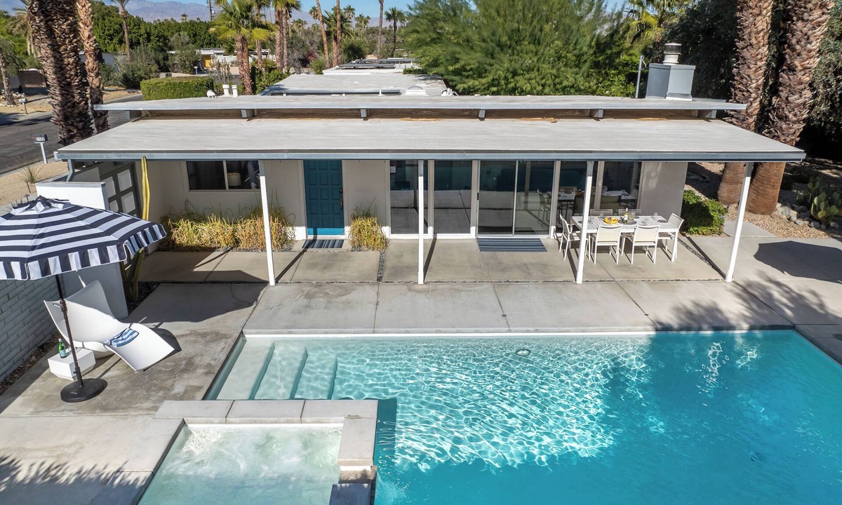 Racquet Club Estates House | Happy Hour - Iconic Mid Mod Palm Springs