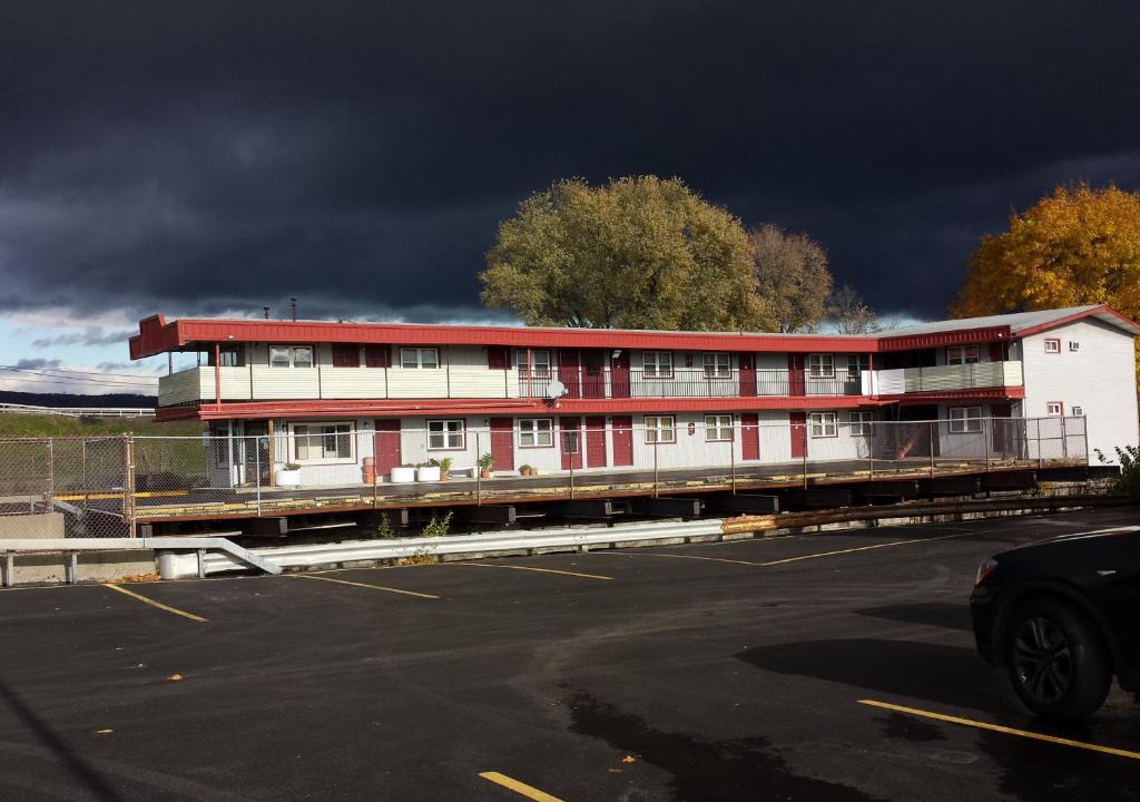 Utica Hotel | Happy Journey Motel