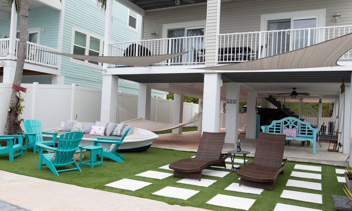 Sexton Cove Estates House | Happy Place Key Largo - Waterfront Vintage Coastal Cottage