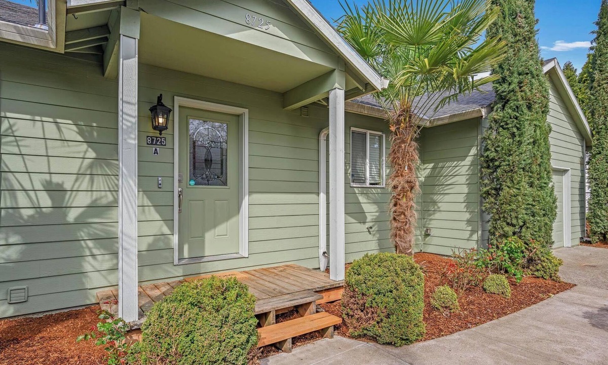 Lents House | Happy Valley Home, Game Room, & 8 beds!