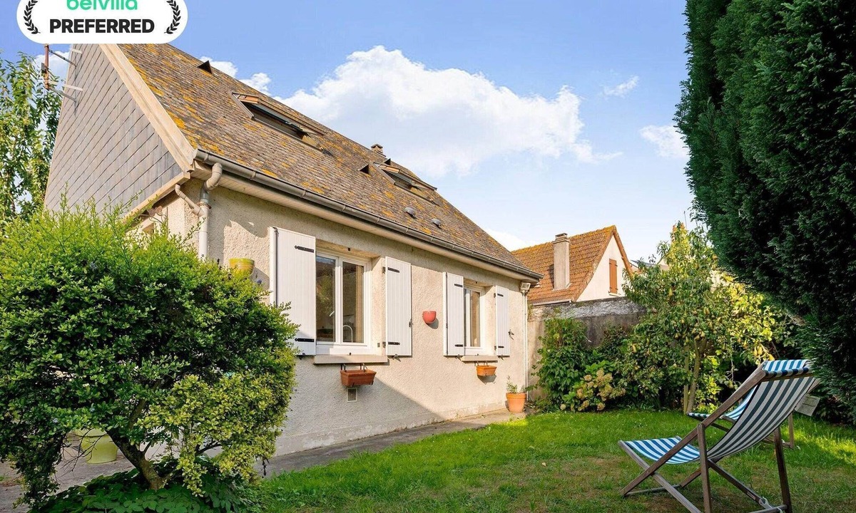 Isigny-sur-Mer House | Harbor Haven in Isigny-sur-Mer