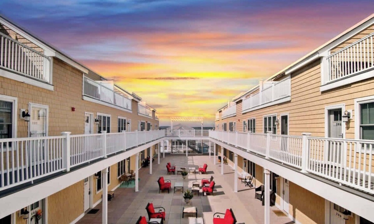 Hampton Condo | Harbor Haven | Steps to Beach | A/C | 1 Level