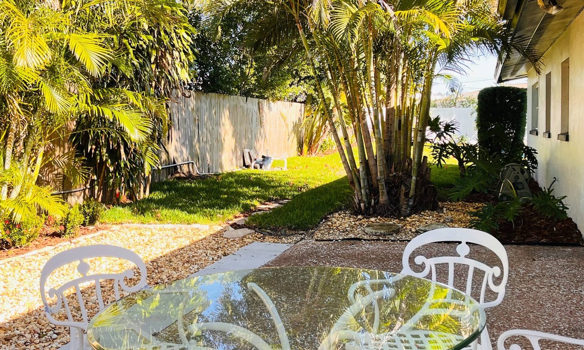 Harbor Hills House | Harbor Hills Beauty | Updated house near water with fireplace, boat access, W/D