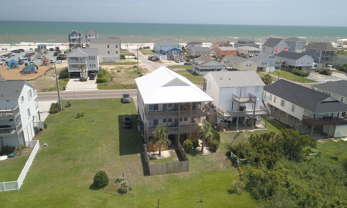 Surf City House | Harbor House 1601 Beautiful beach cottage duplex -sleeps 9, short walk to beach!