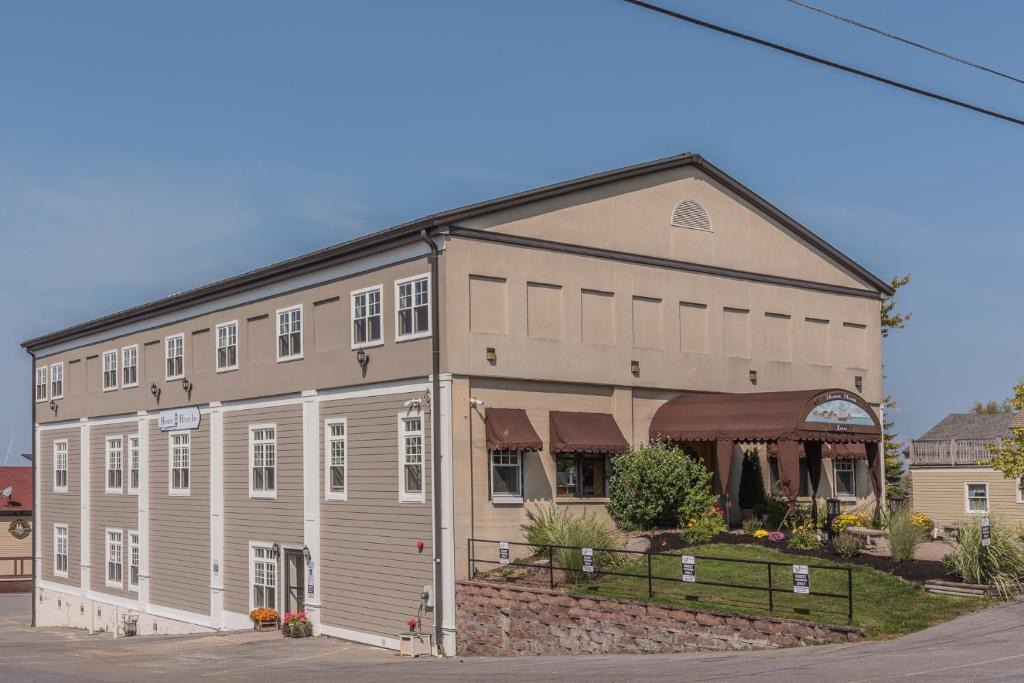 Town of Hounsfield Hotel | Harbor House Inn