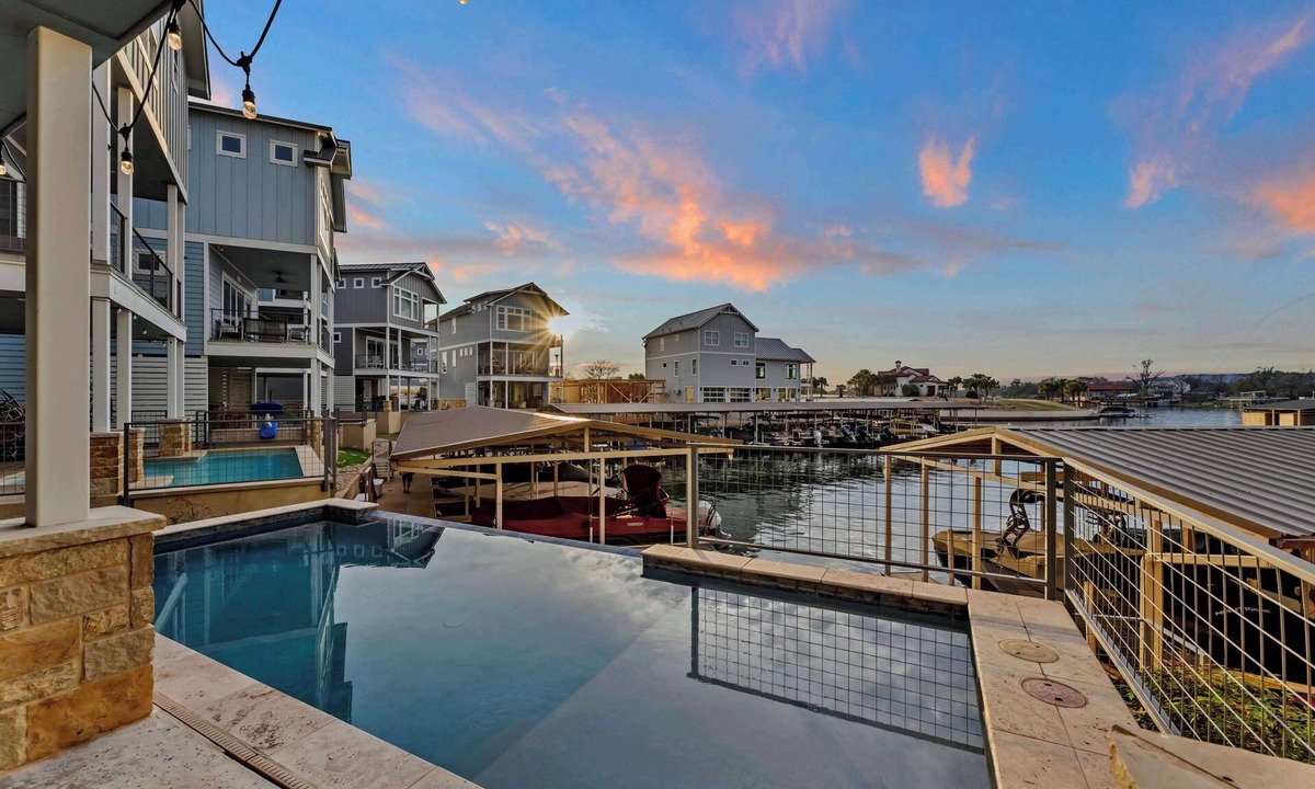 Kingsland House | Harbor House Lakefront Luxury w Boat Slip, Pool