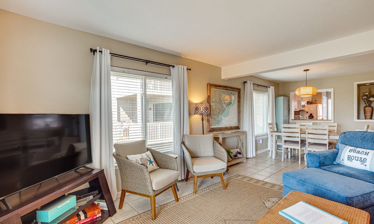 Oceanmarsh Subdivision Condo | Harbor Island Condo with Deck - Steps to Beach!