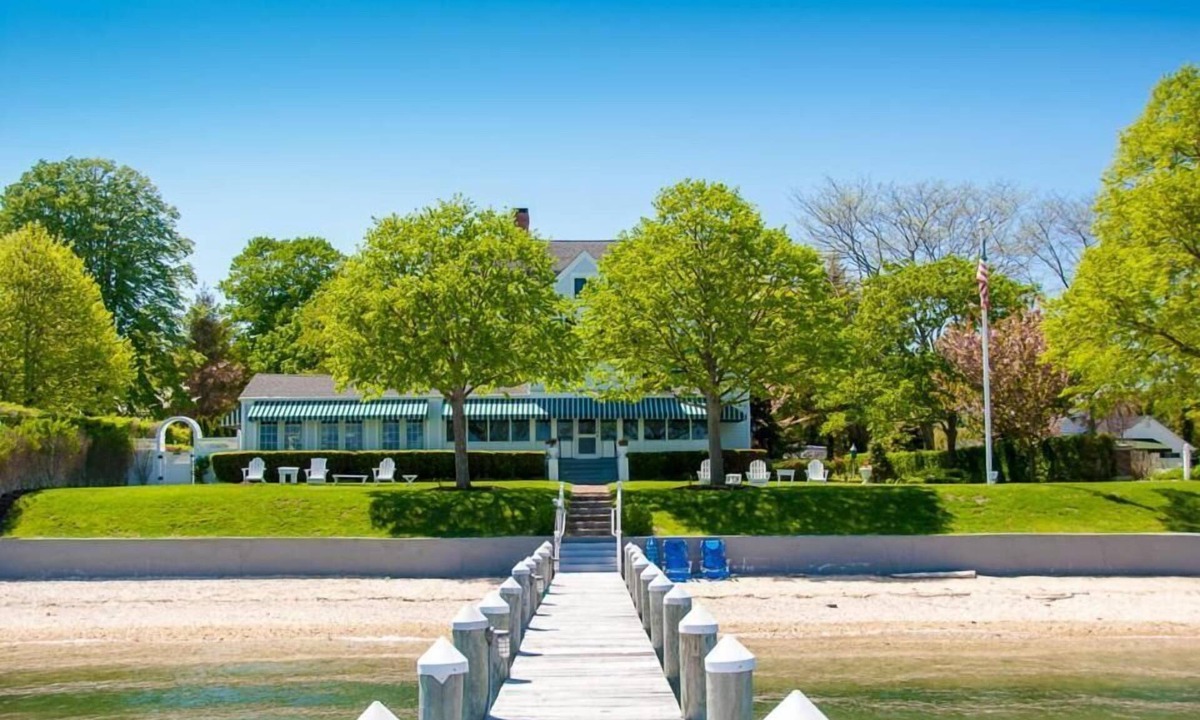 Pipes Cove Bed & Breakfast | Harbor Knoll Bed & Breakfast