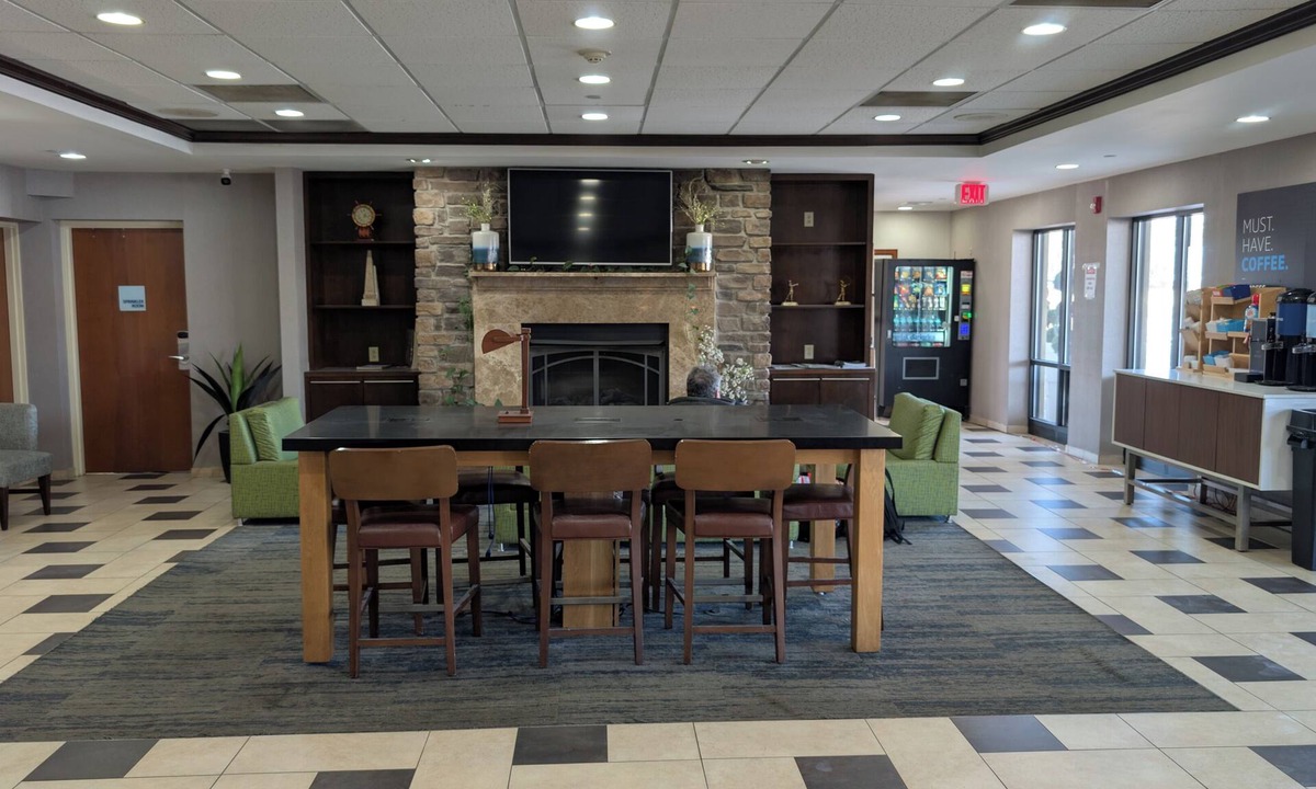 Essington Hotel | Harbor Pointe Inn PHL Airport