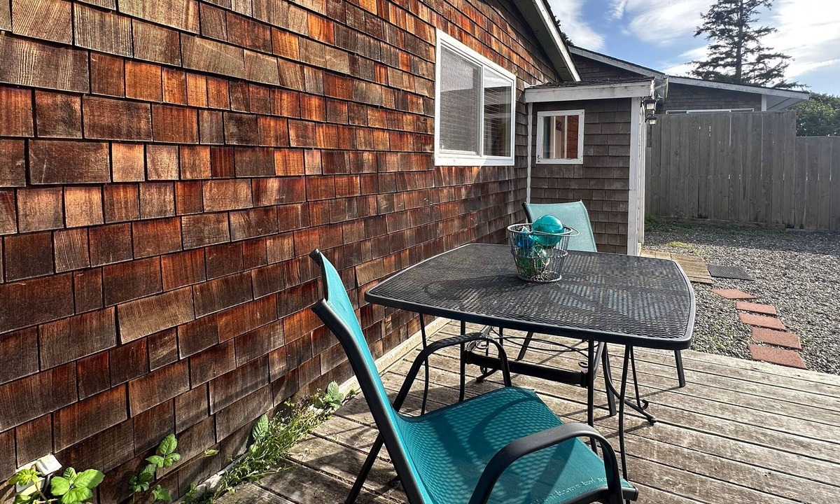 Gold Beach Cottage | Harbor View Cottage + Studio - Gold Beach, Oregon