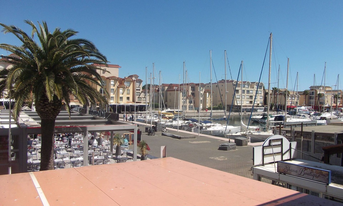 Port Rive Gauche Apartment | Harbor view, swimming pool, air conditioning, wifi